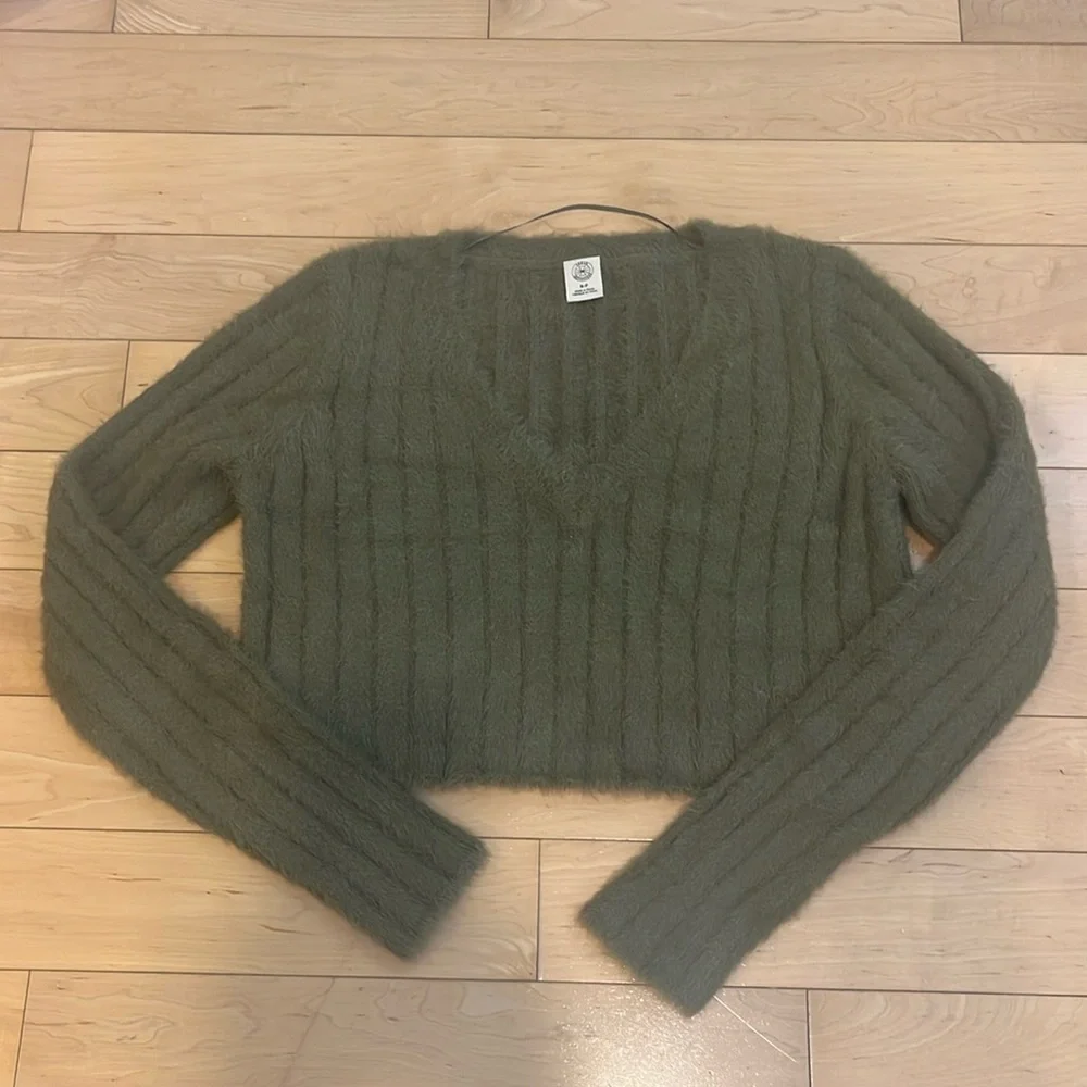 Women’s Urban Outfitters Cropped Sweater - Picture 1 of 4